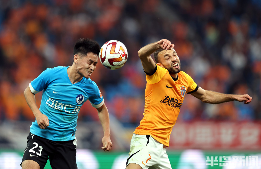 关于大连人主场战青岛黄海，争夺三分的信息