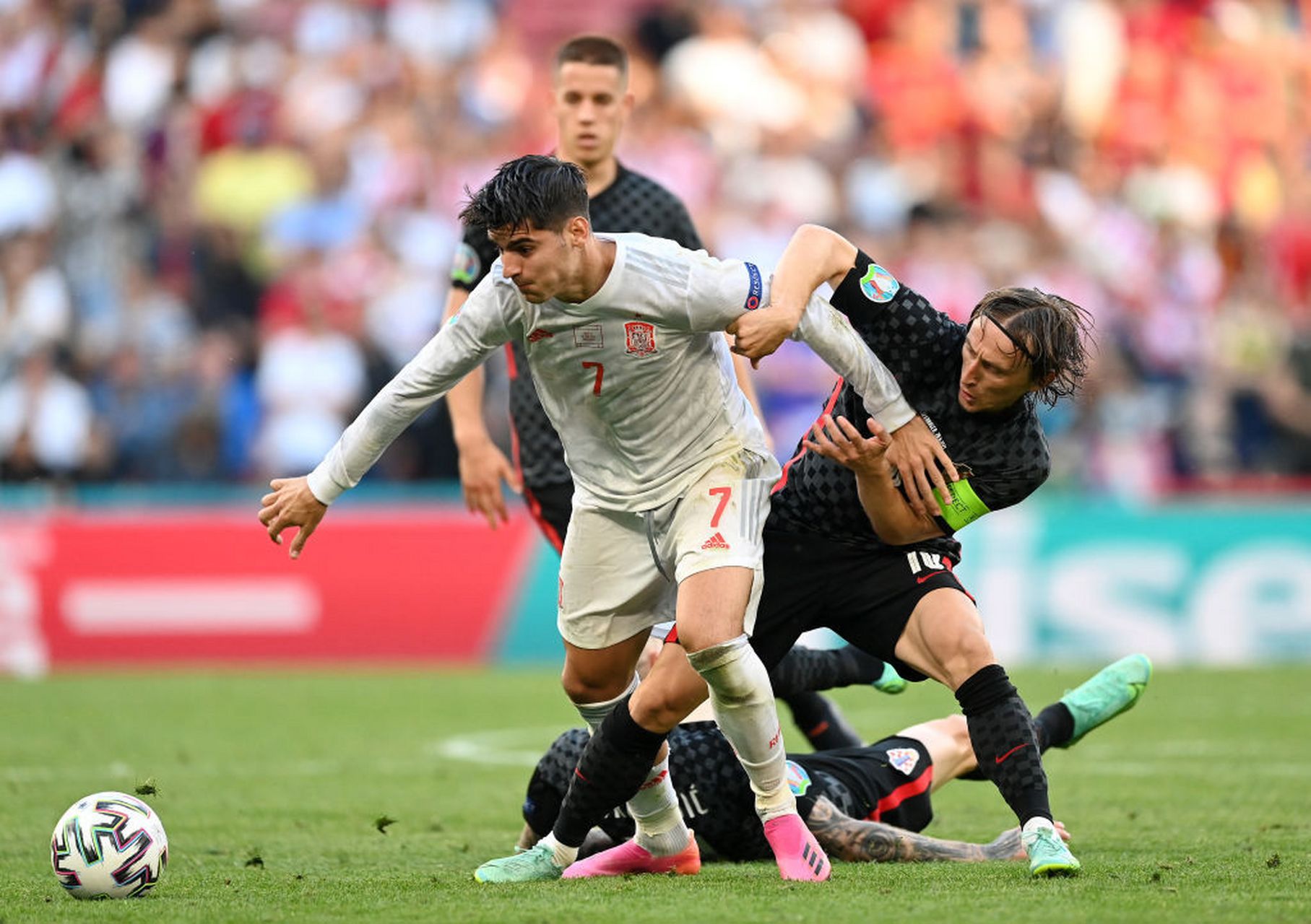 欧洲杯2020西班牙对克罗地亚补时阶段出现多少个角球?