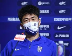 包含球员们全力以赴！比赛中的惊险一幕的词条