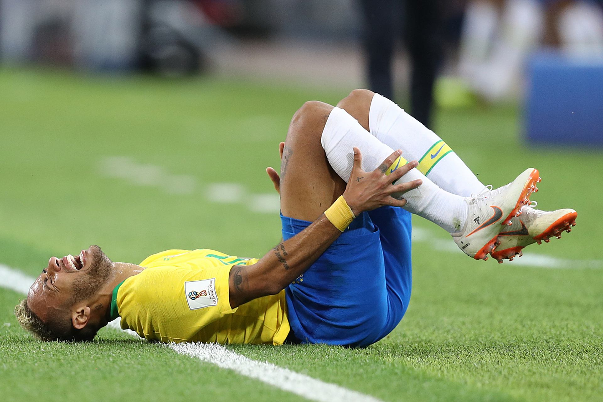 足球场上最精彩一幕，球迷激动异常(足球场上最精彩一幕,球迷激动异常了)